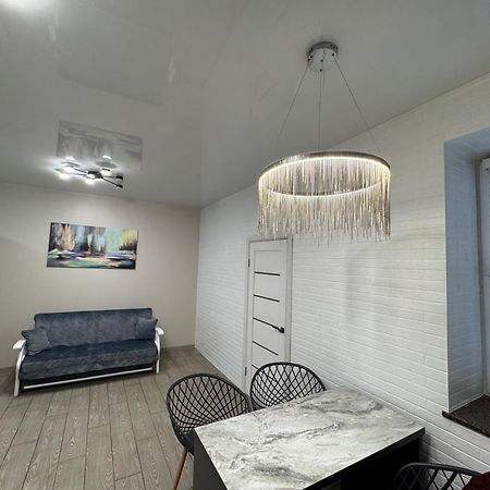 VIP Apartment: Spacious Central City Retreat Rivne Exterior photo