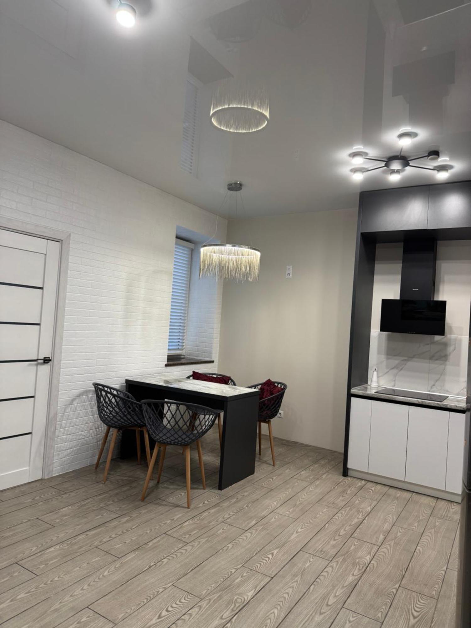 VIP Apartment: Spacious Central City Retreat Rivne Exterior photo